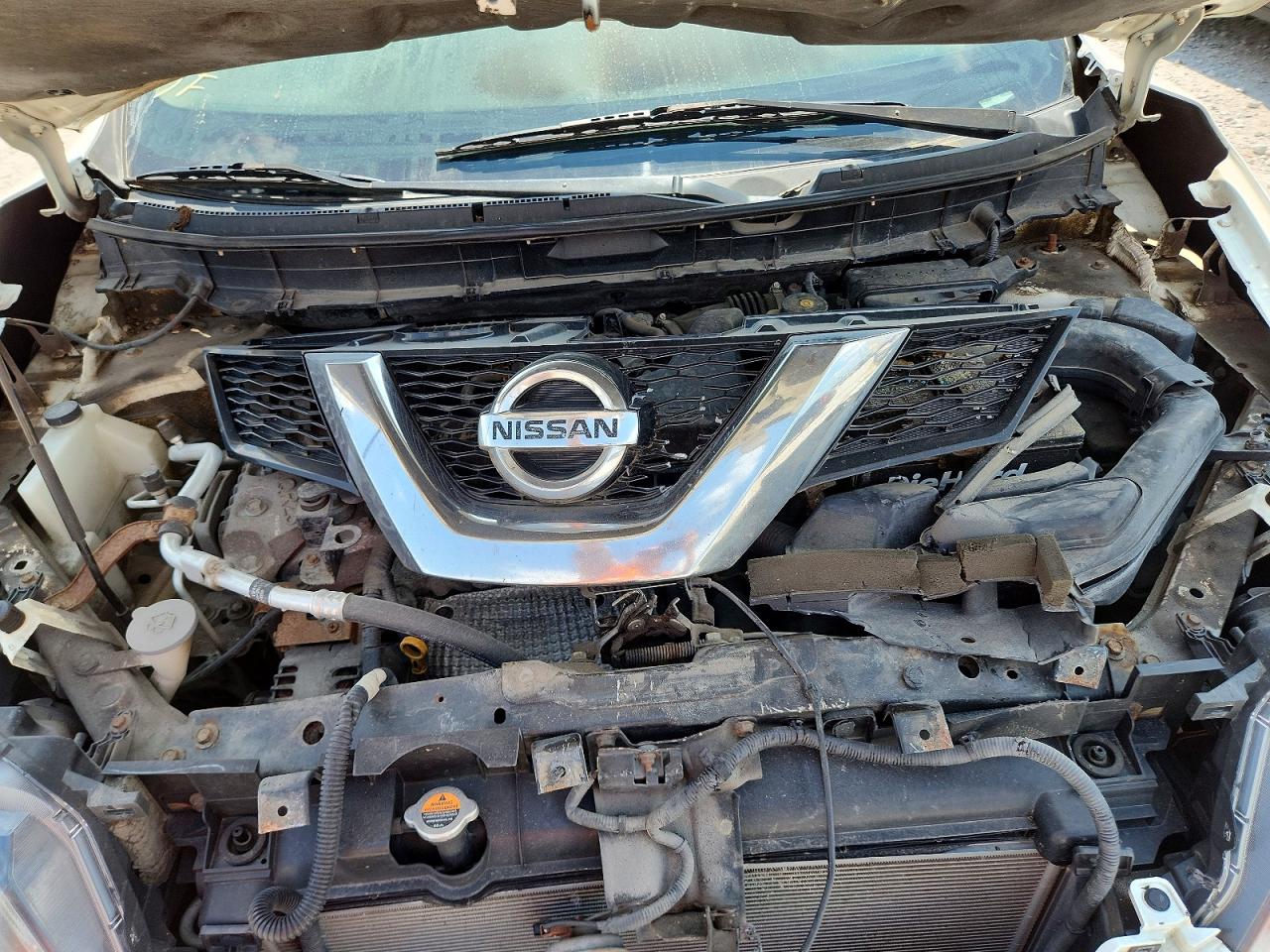 2015 Nissan Rogue S Beige vin: 5N1AT2MT1FC885890