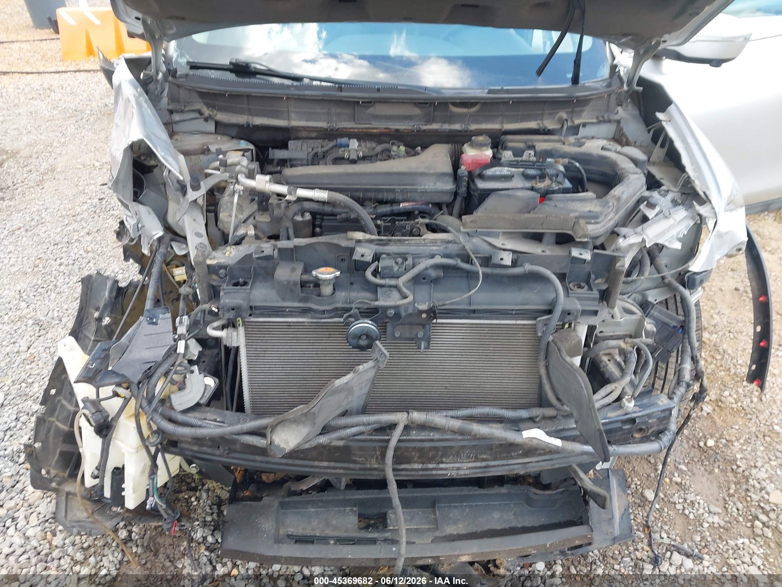 2014 Nissan Rogue Sv Silver vin: 5N1AT2MT2EC782413