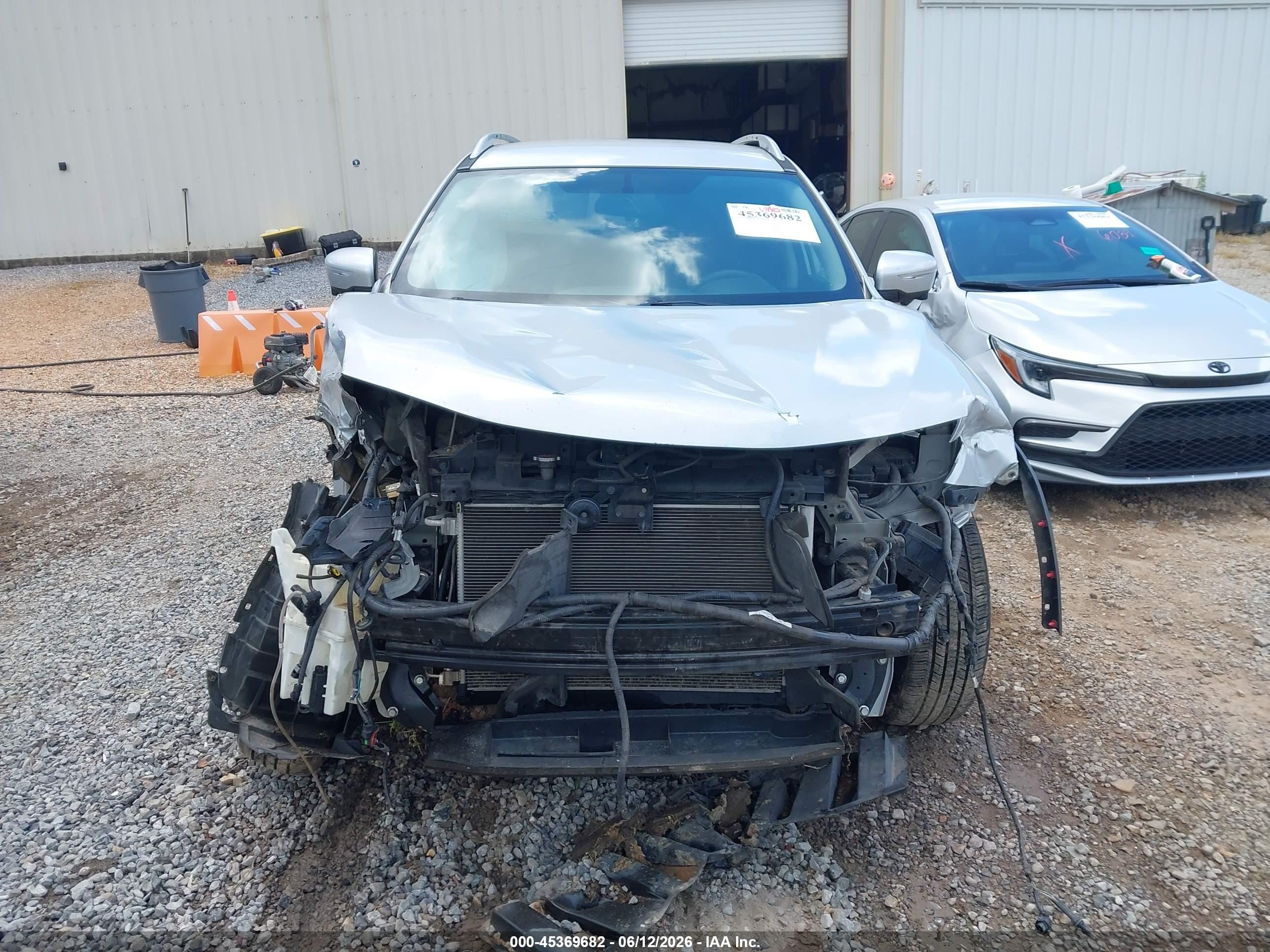 2014 Nissan Rogue Sv Silver vin: 5N1AT2MT2EC782413