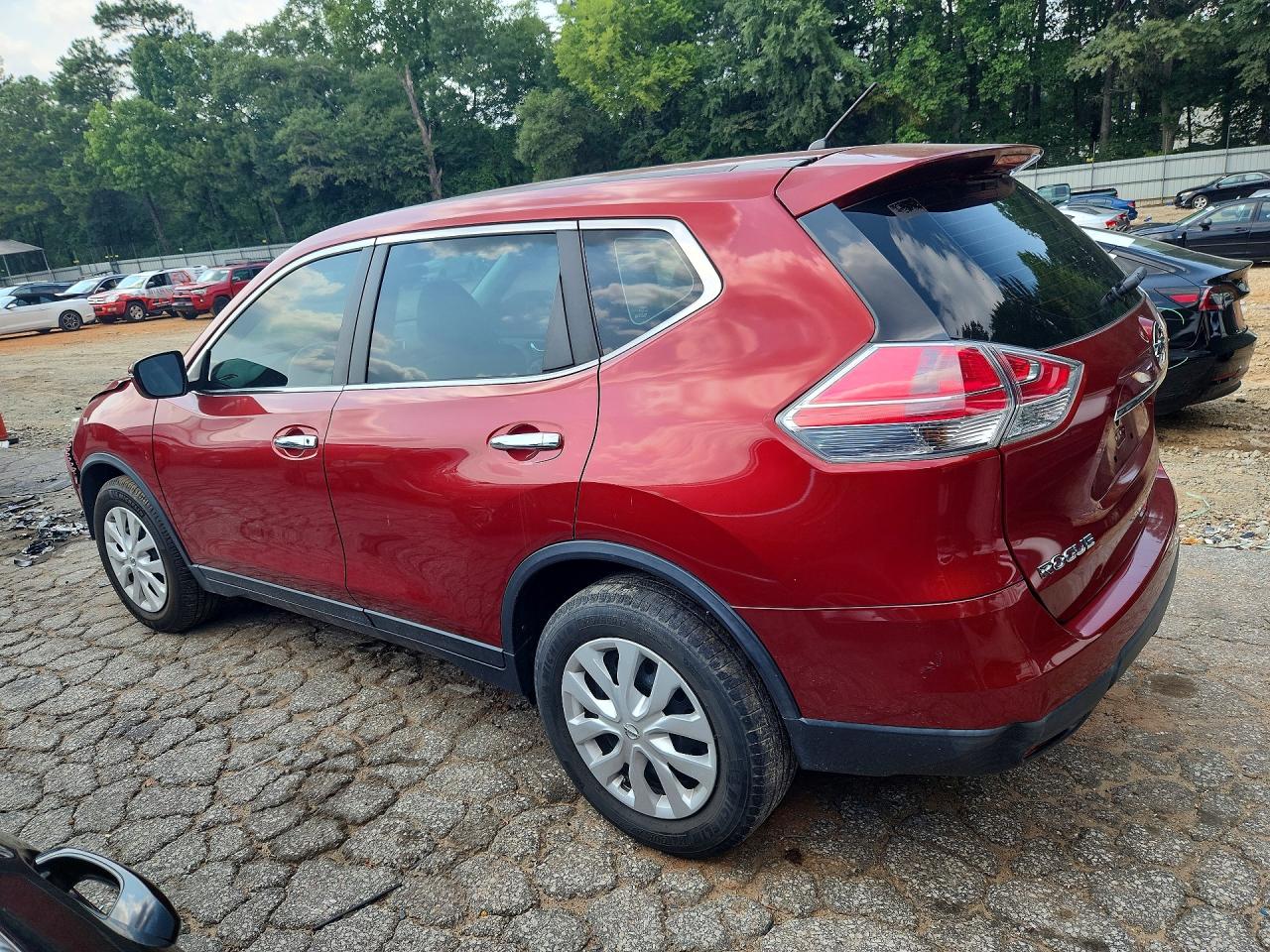 2014 Nissan Rogue S Red vin: 5N1AT2MT2EC811635