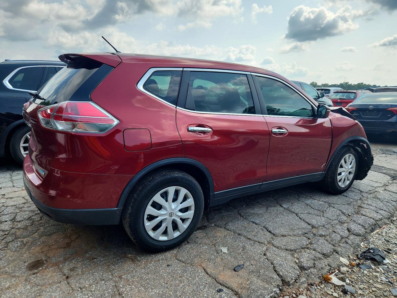 2014 Nissan Rogue S Red vin: 5N1AT2MT2EC811635