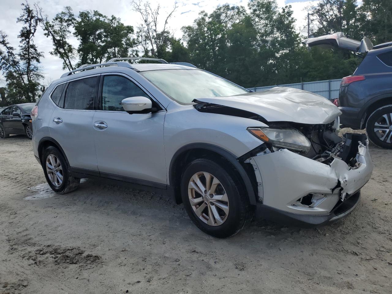 2014 Nissan Rogue Sv Серебряный vin: 5N1AT2MT2EC840729 Damage: Right Front Tire, Worn, Replacement Required