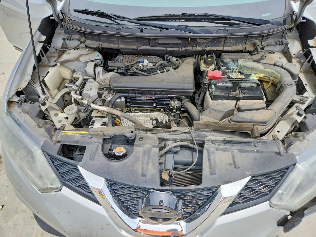 2014 Nissan Rogue S Silver vin: 5N1AT2MT2EC843579