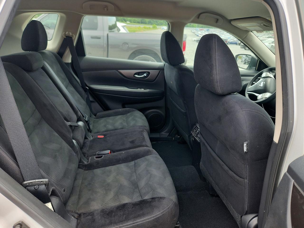 2014 Nissan Rogue S Silver vin: 5N1AT2MT2EC843579