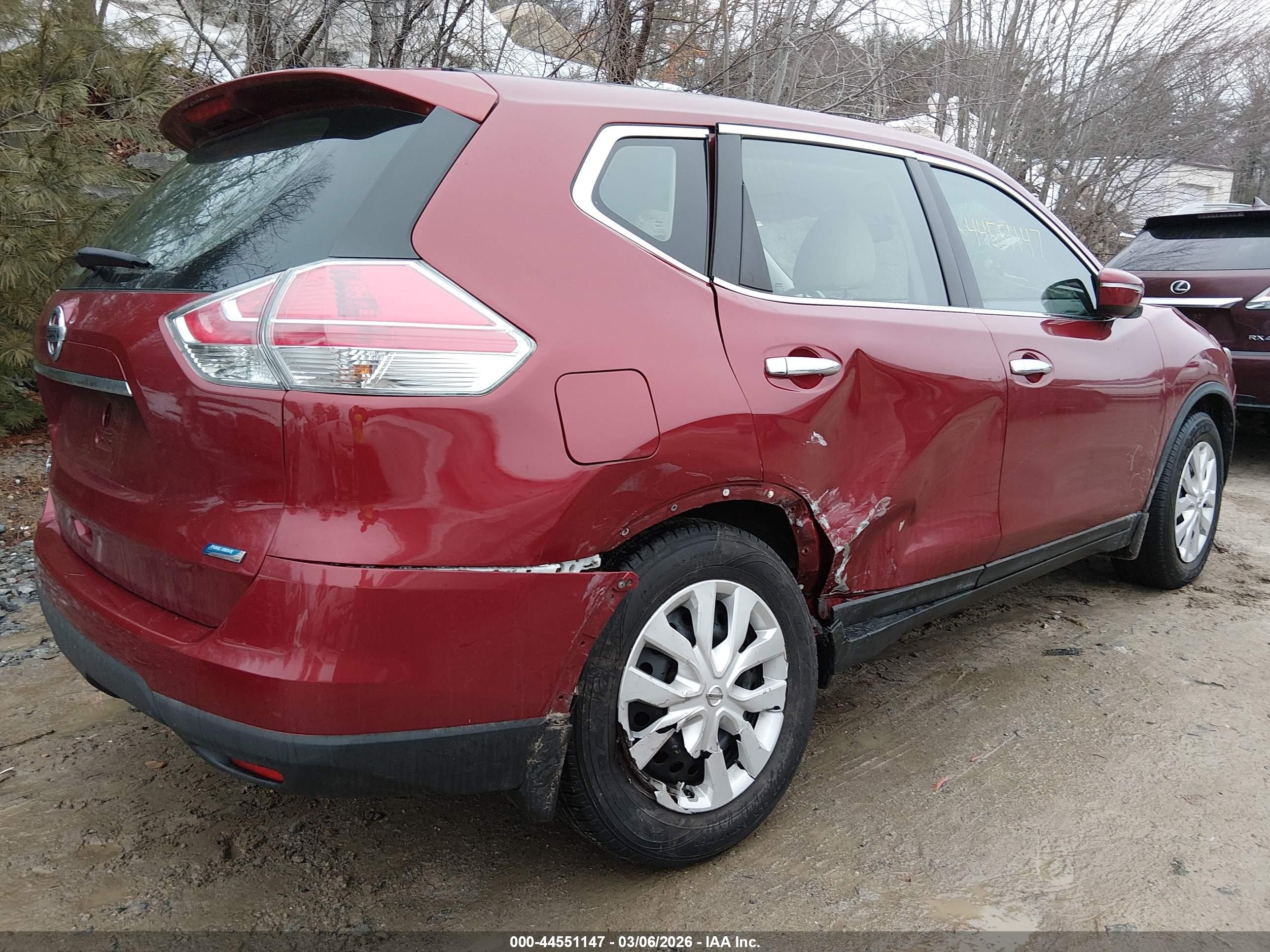 2015 Nissan Rogue S Maroon vin: 5N1AT2MT2FC787998