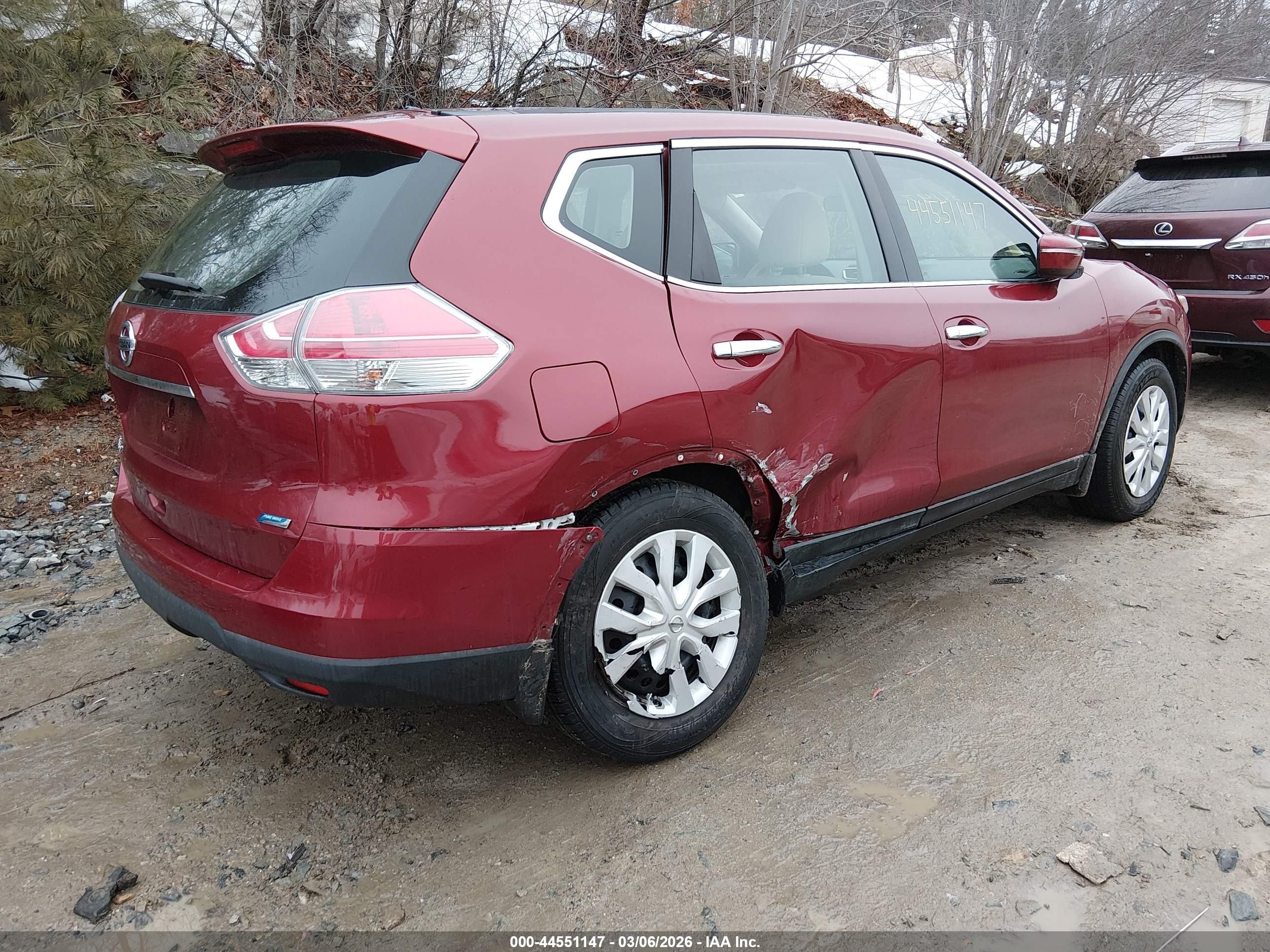 2015 Nissan Rogue S Maroon vin: 5N1AT2MT2FC787998