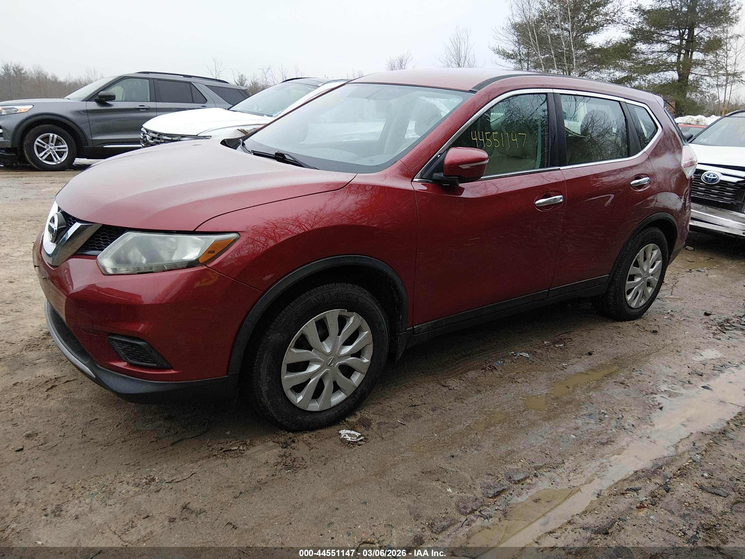 2015 Nissan Rogue S Maroon vin: 5N1AT2MT2FC787998