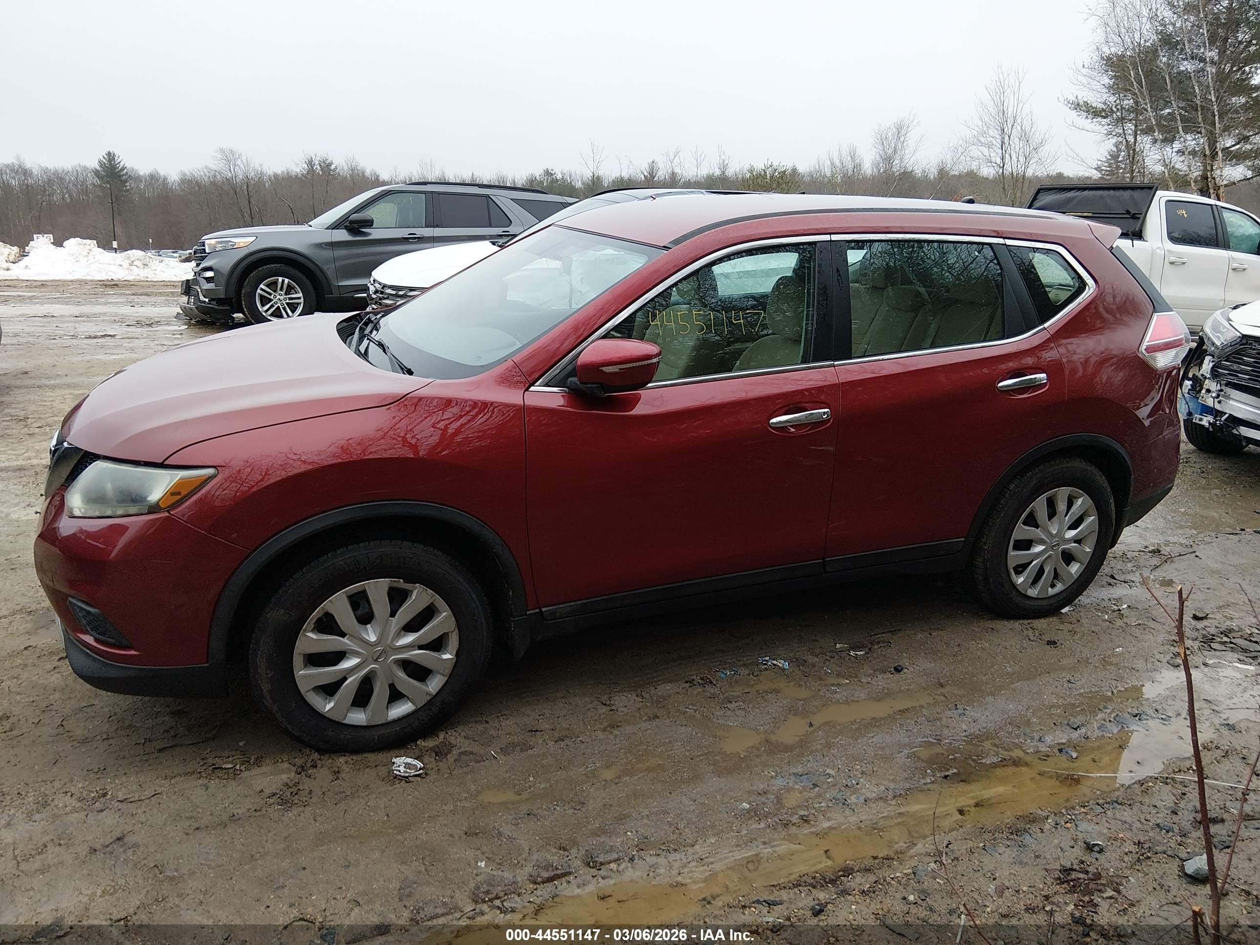 2015 Nissan Rogue S Maroon vin: 5N1AT2MT2FC787998