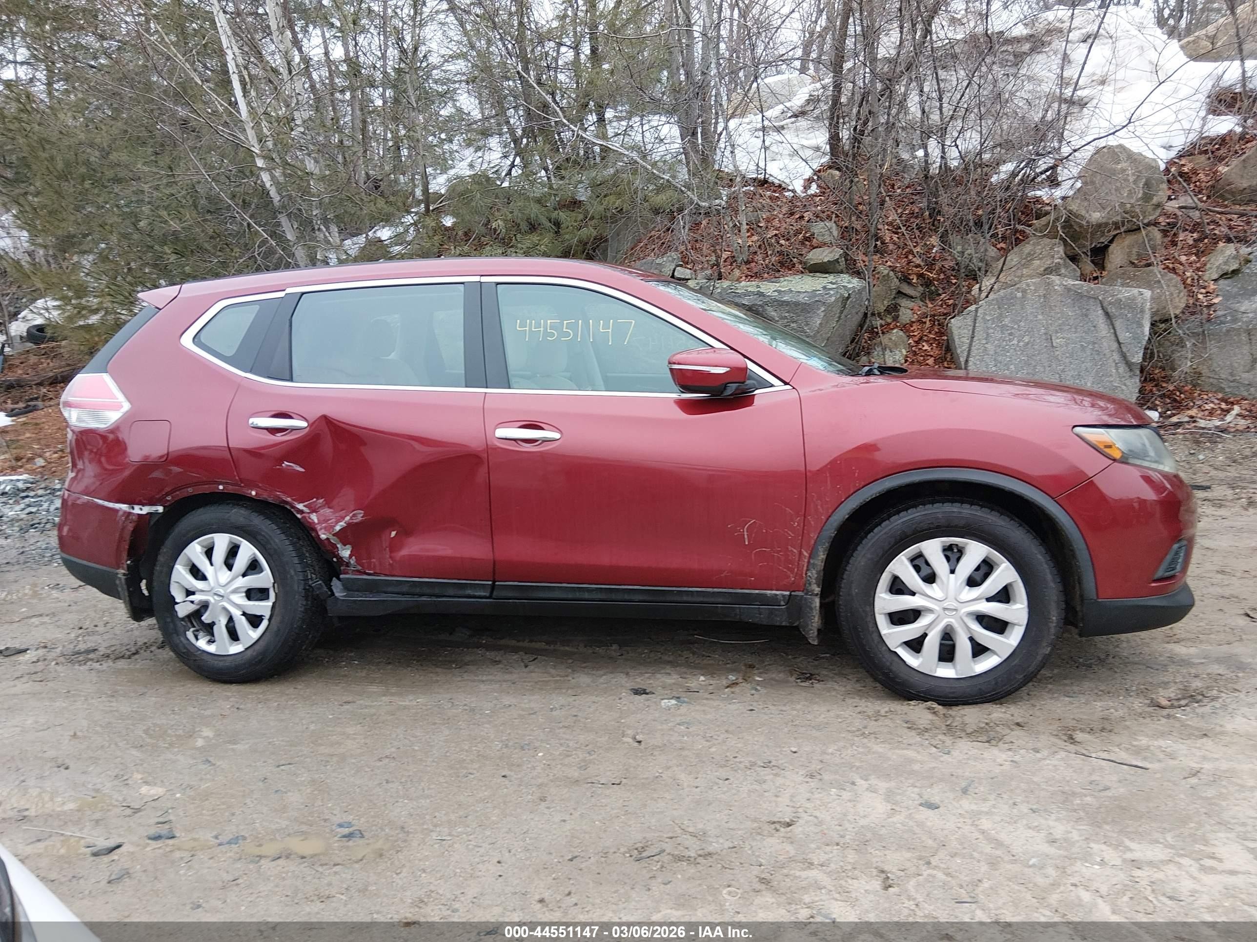 2015 Nissan Rogue S Maroon vin: 5N1AT2MT2FC787998