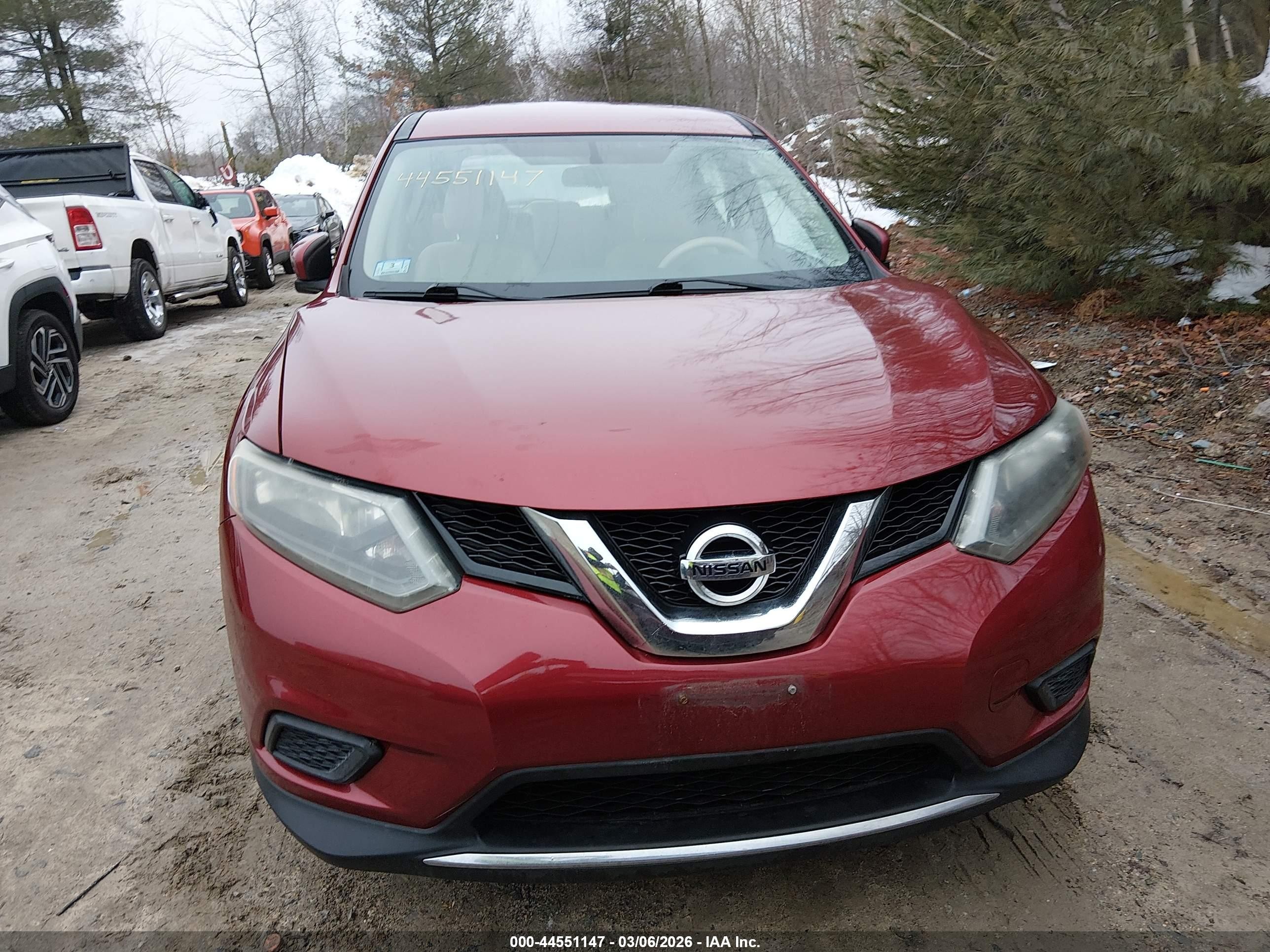 2015 Nissan Rogue S Maroon vin: 5N1AT2MT2FC787998