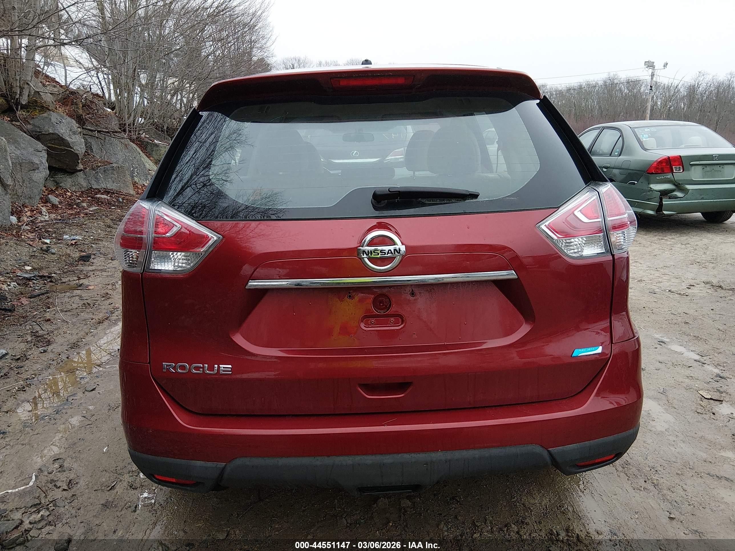 2015 Nissan Rogue S Maroon vin: 5N1AT2MT2FC787998