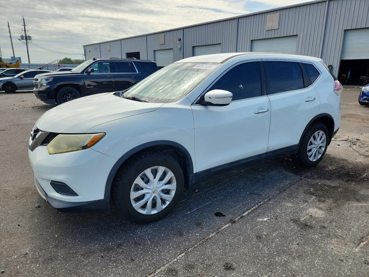 2015 Nissan Rogue S Белый vin: 5N1AT2MT2FC861209
