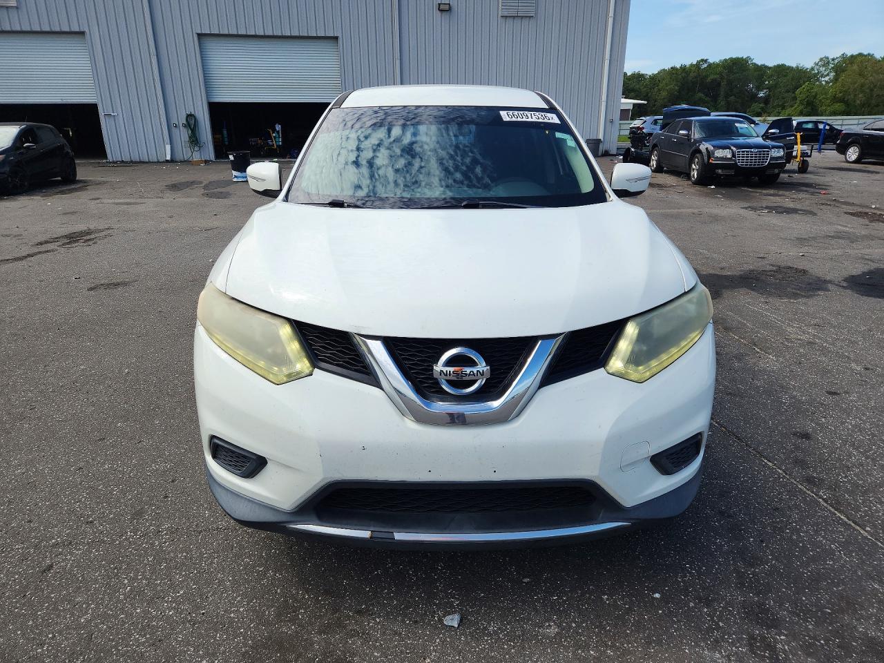 2015 Nissan Rogue S Белый vin: 5N1AT2MT2FC861209