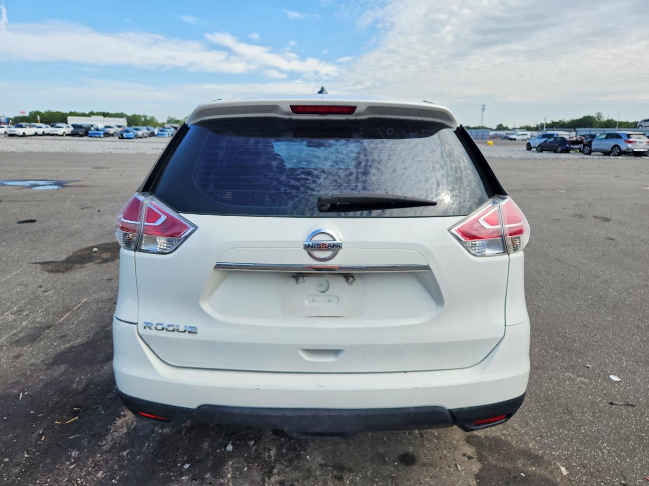 2015 Nissan Rogue S Белый vin: 5N1AT2MT2FC861209