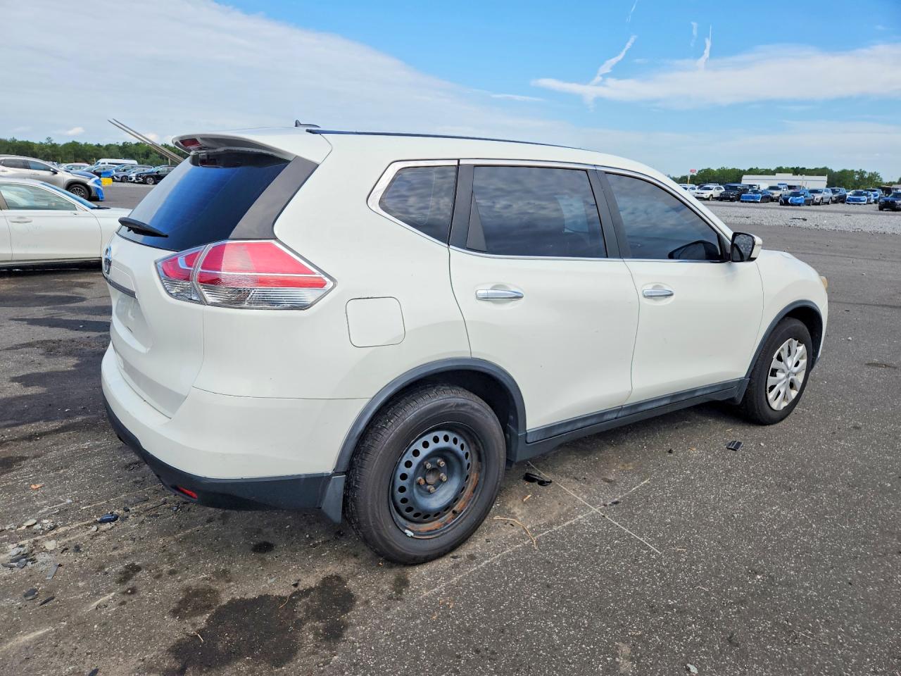 2015 Nissan Rogue S Белый vin: 5N1AT2MT2FC861209