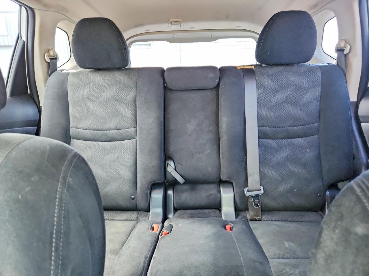 2015 Nissan Rogue S Белый vin: 5N1AT2MT2FC861209