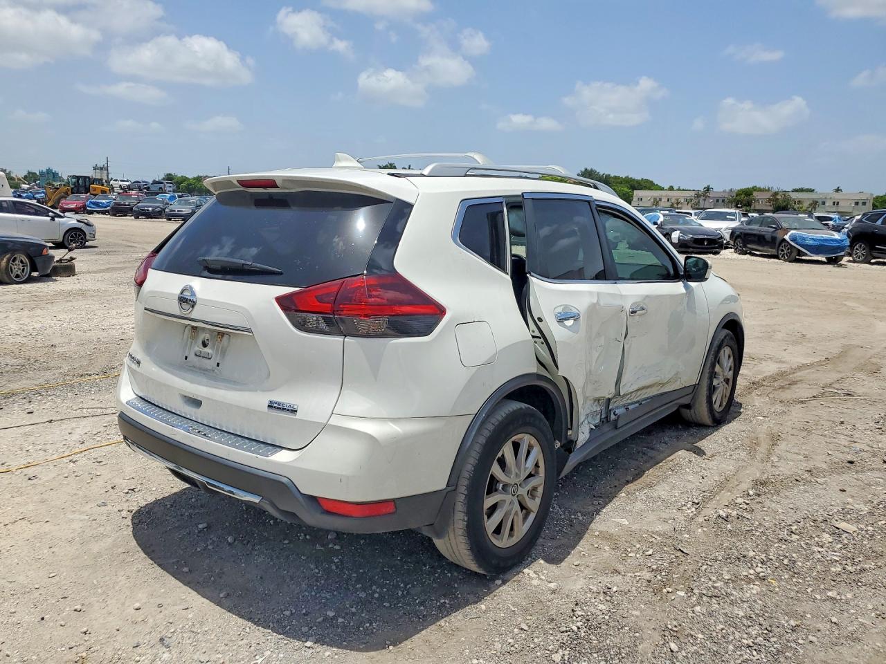 2019 Nissan Rogue S White vin: 5N1AT2MT2KC796534