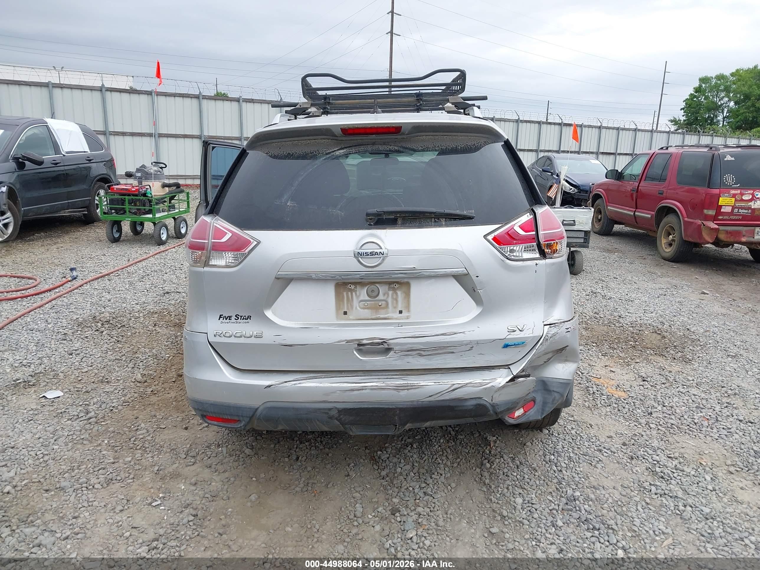 2014 Nissan Rogue Sv Silver vin: 5N1AT2MT3EC813393