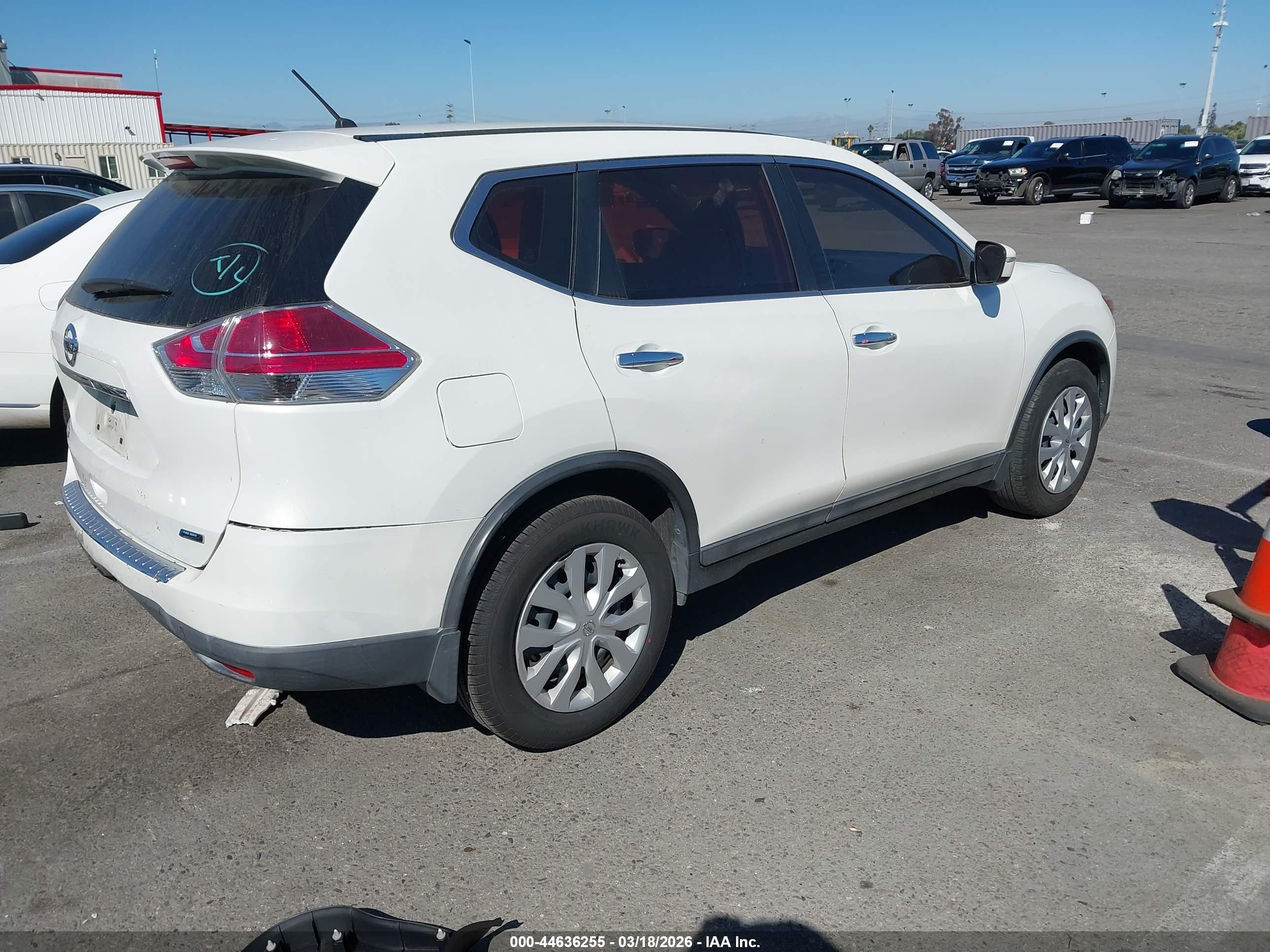 2014 Nissan Rogue S White vin: 5N1AT2MT3EC831909