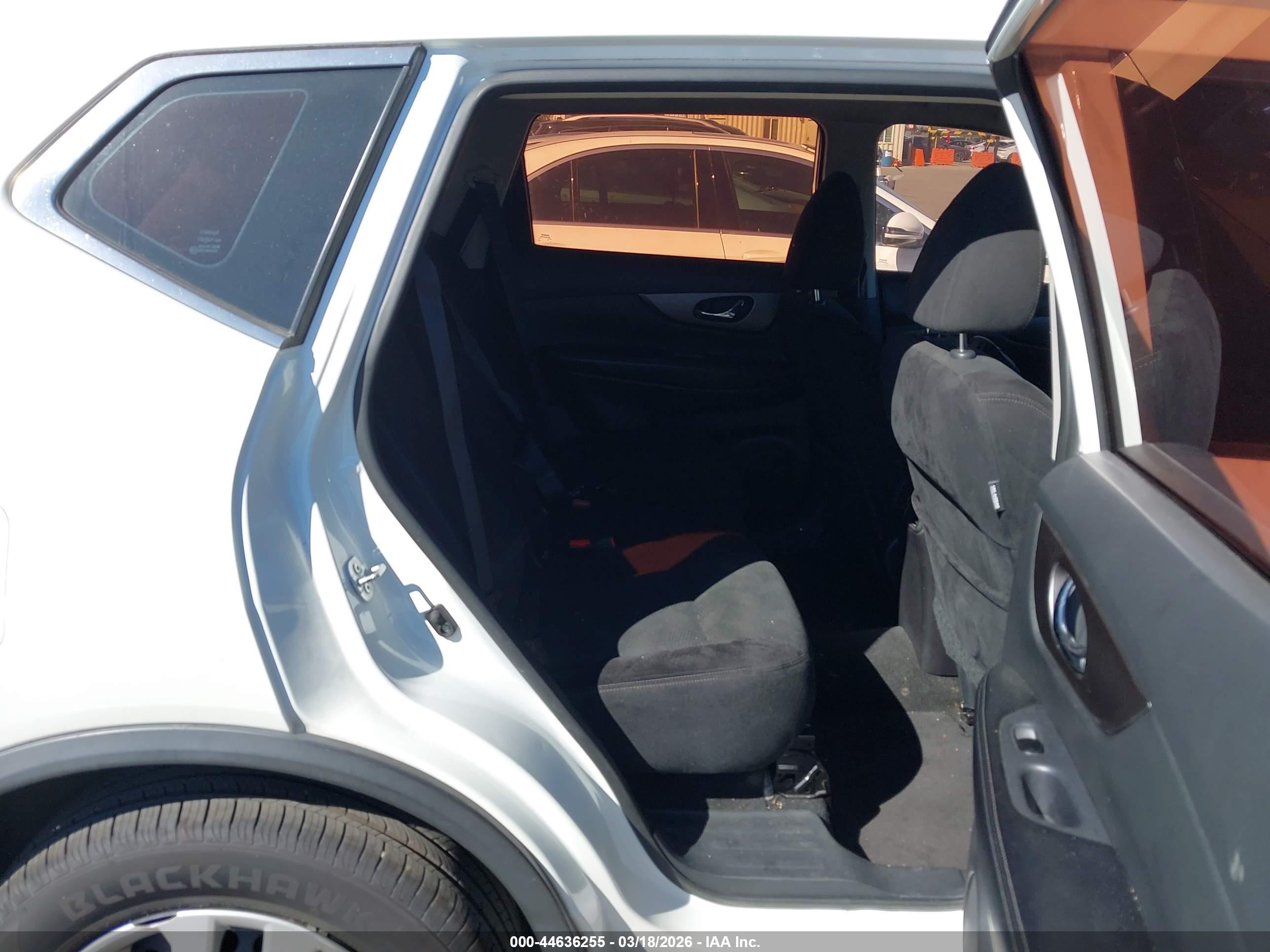 2014 Nissan Rogue S White vin: 5N1AT2MT3EC831909