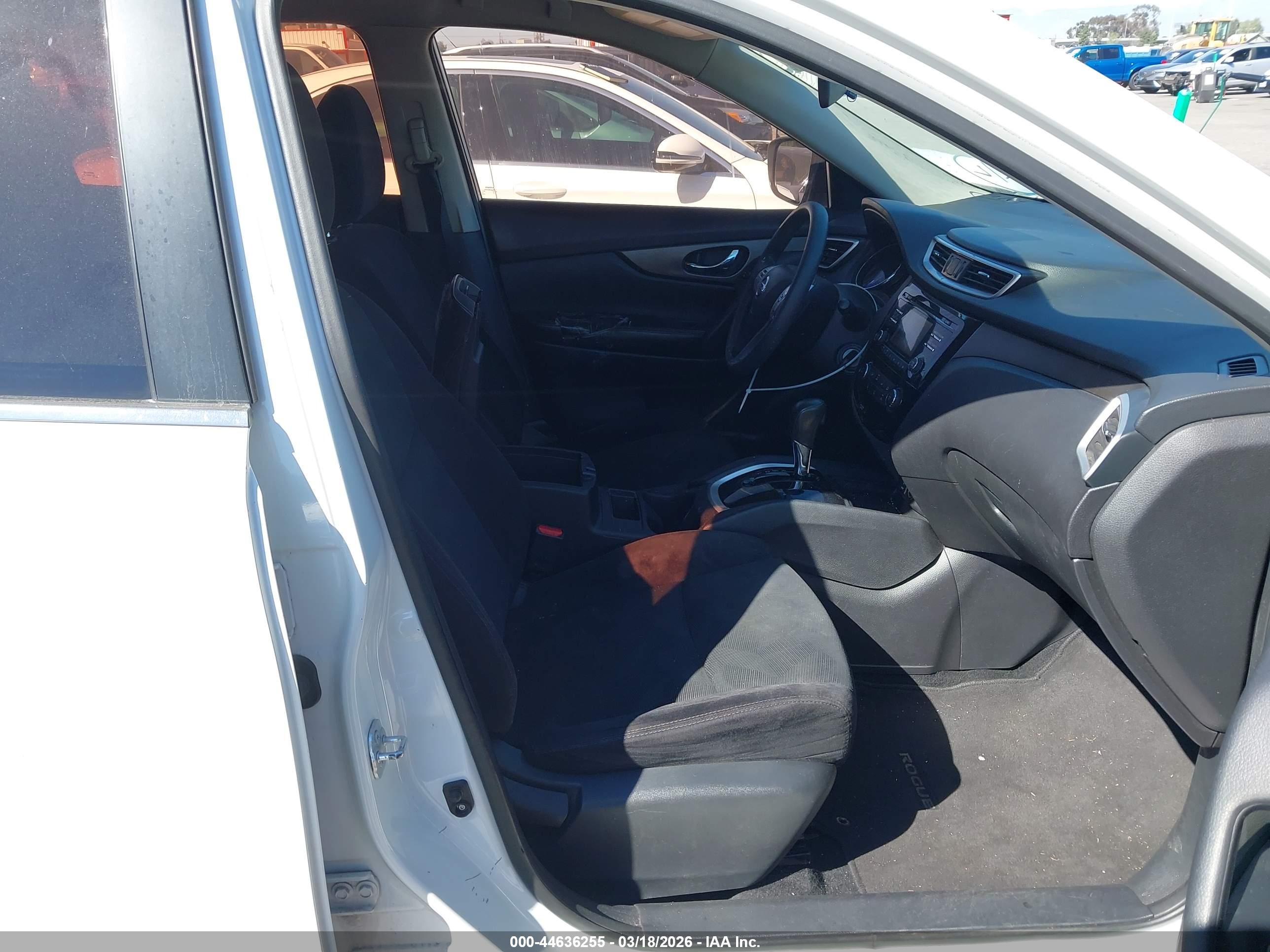 2014 Nissan Rogue S White vin: 5N1AT2MT3EC831909