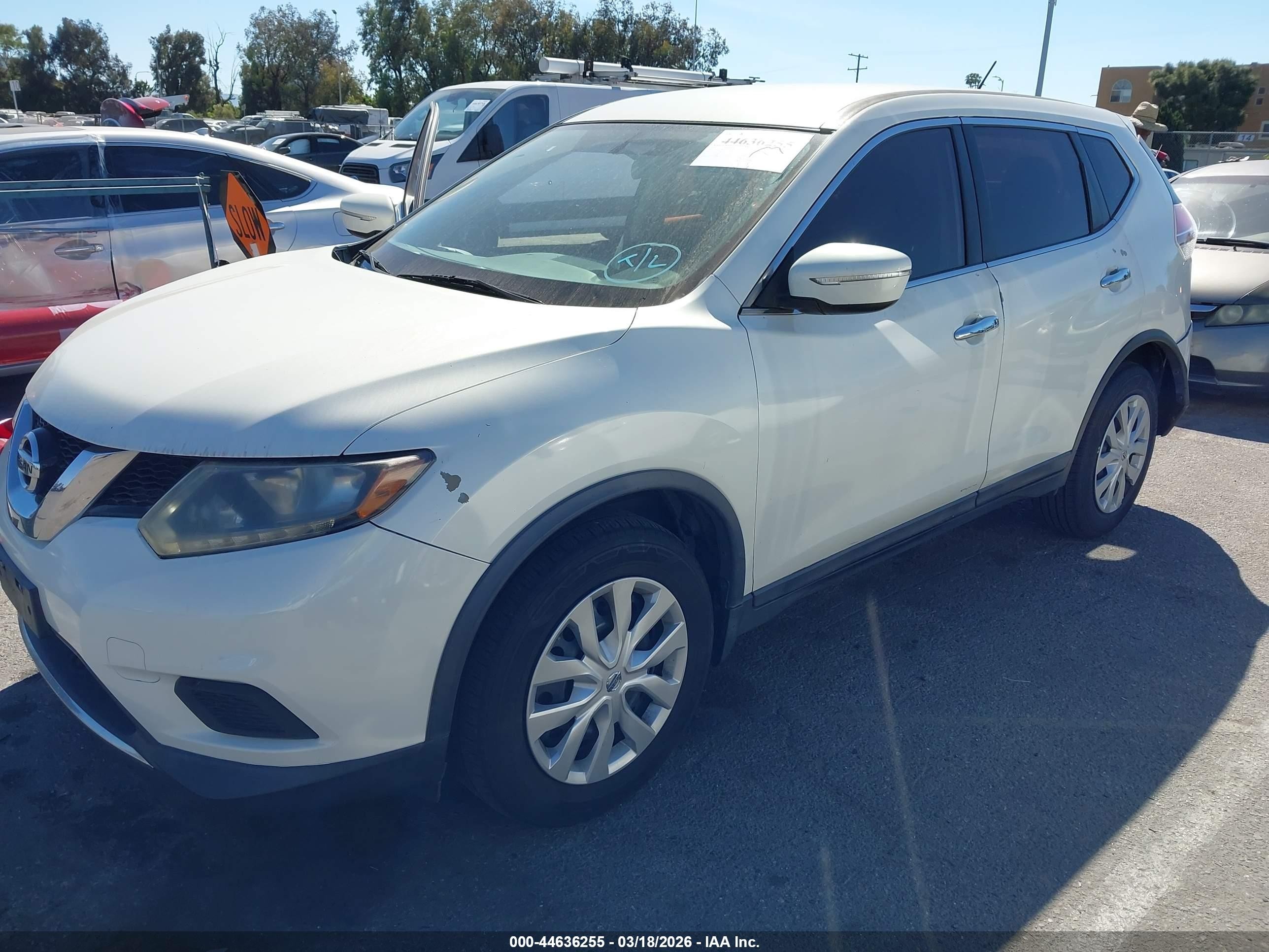 2014 Nissan Rogue S White vin: 5N1AT2MT3EC831909