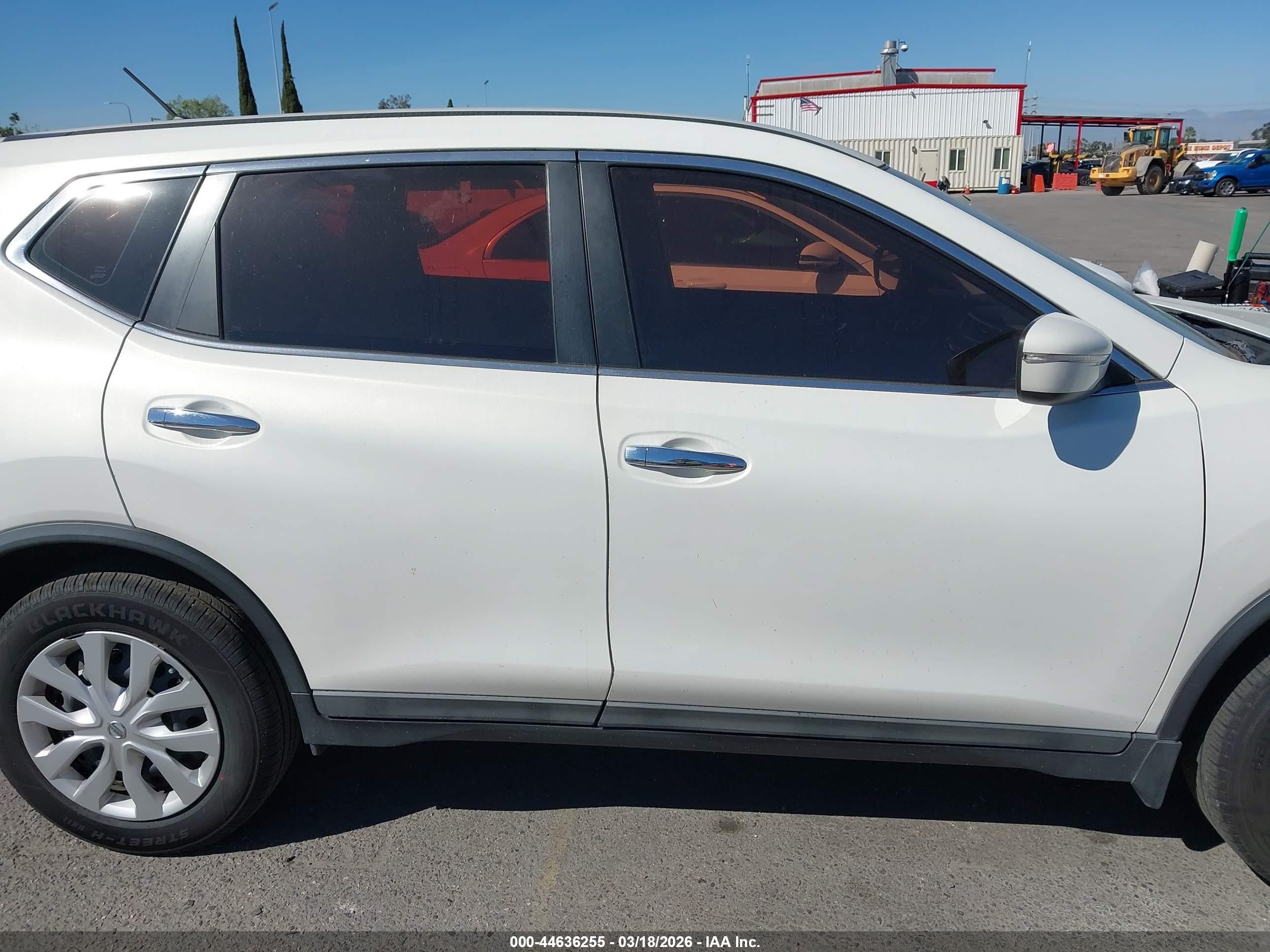 2014 Nissan Rogue S White vin: 5N1AT2MT3EC831909