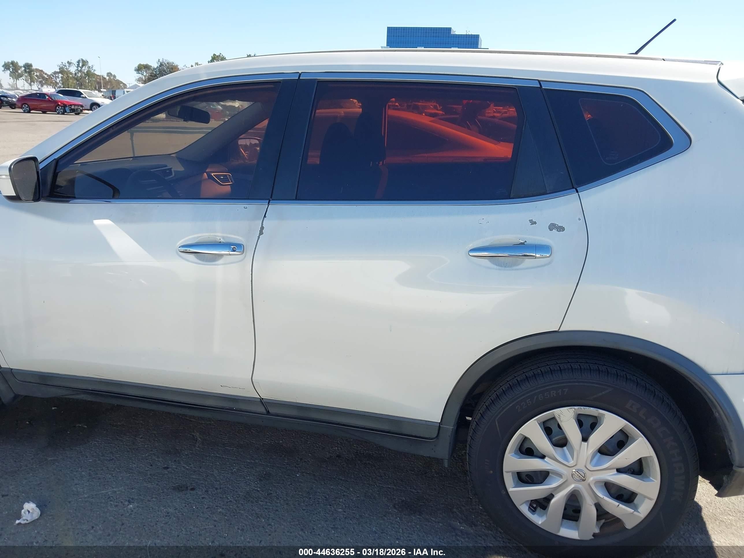 2014 Nissan Rogue S White vin: 5N1AT2MT3EC831909