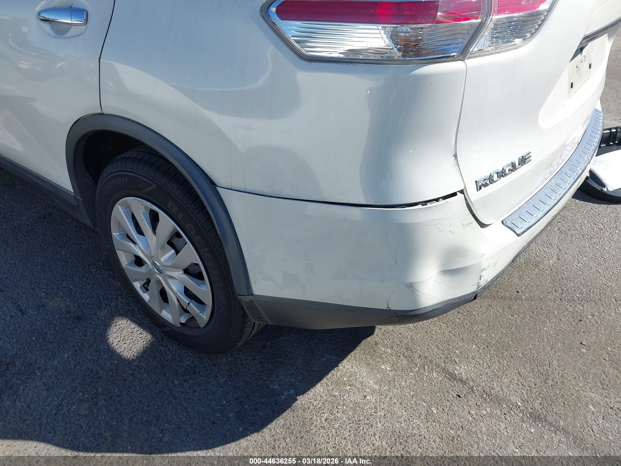 2014 Nissan Rogue S White vin: 5N1AT2MT3EC831909