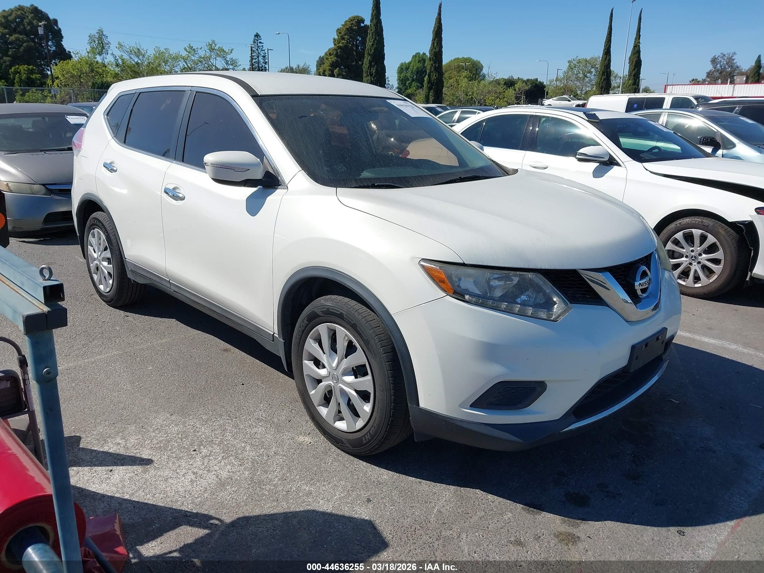2014 Nissan Rogue S White vin: 5N1AT2MT3EC831909
