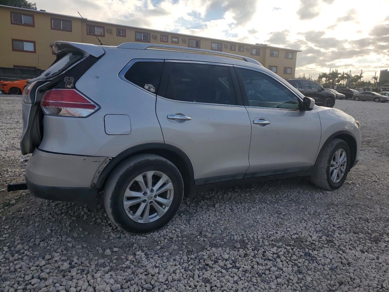 2014 Nissan Rogue Sv Silver vin: 5N1AT2MT3EC856048