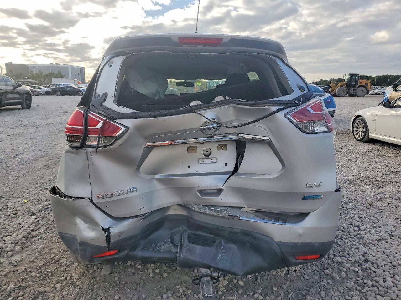 2014 Nissan Rogue Sv Silver vin: 5N1AT2MT3EC856048