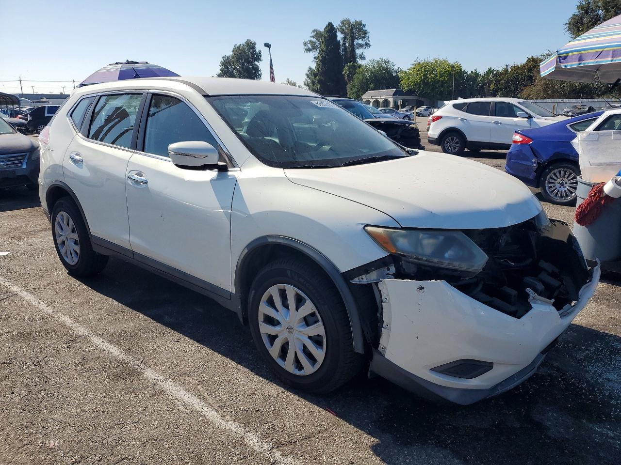 2014 Nissan Rogue S White vin: 5N1AT2MT3EC857944