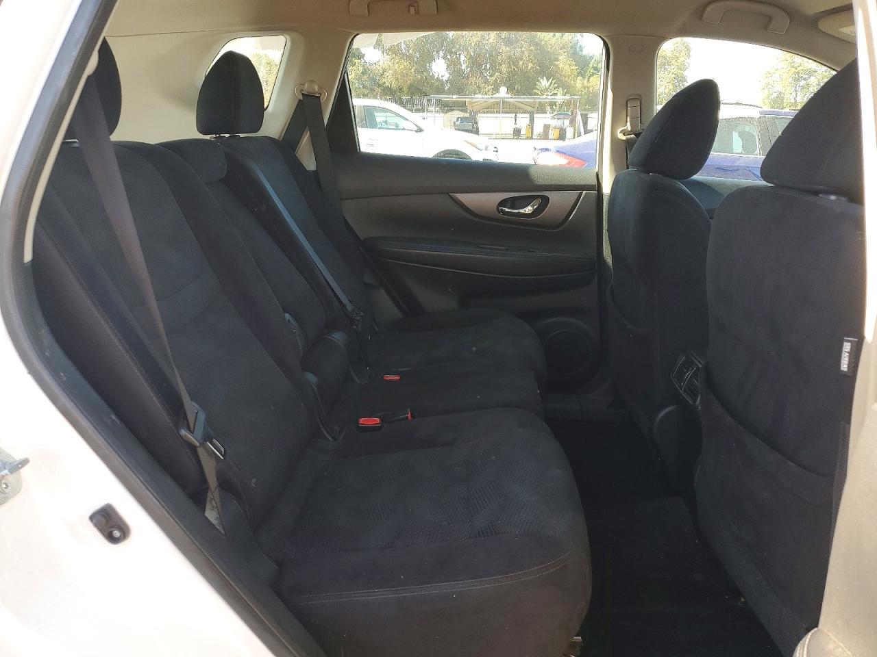 2014 Nissan Rogue S White vin: 5N1AT2MT3EC857944