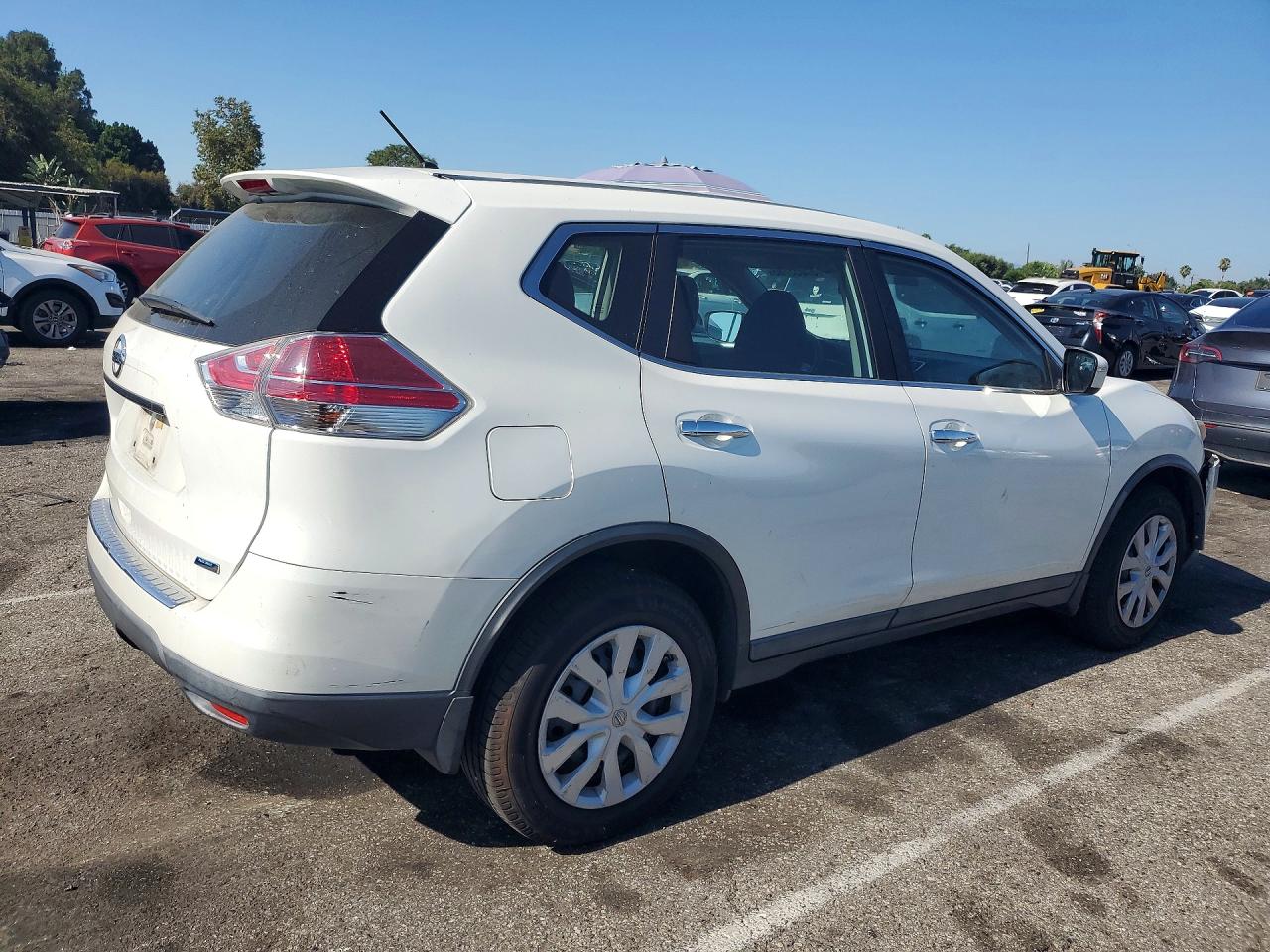 2014 Nissan Rogue S White vin: 5N1AT2MT3EC857944