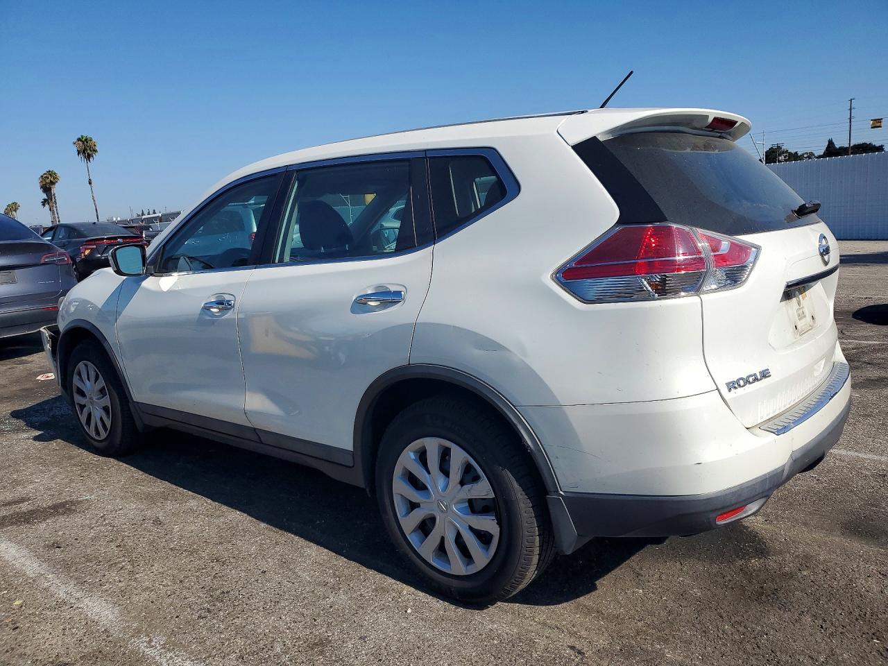 2014 Nissan Rogue S White vin: 5N1AT2MT3EC857944