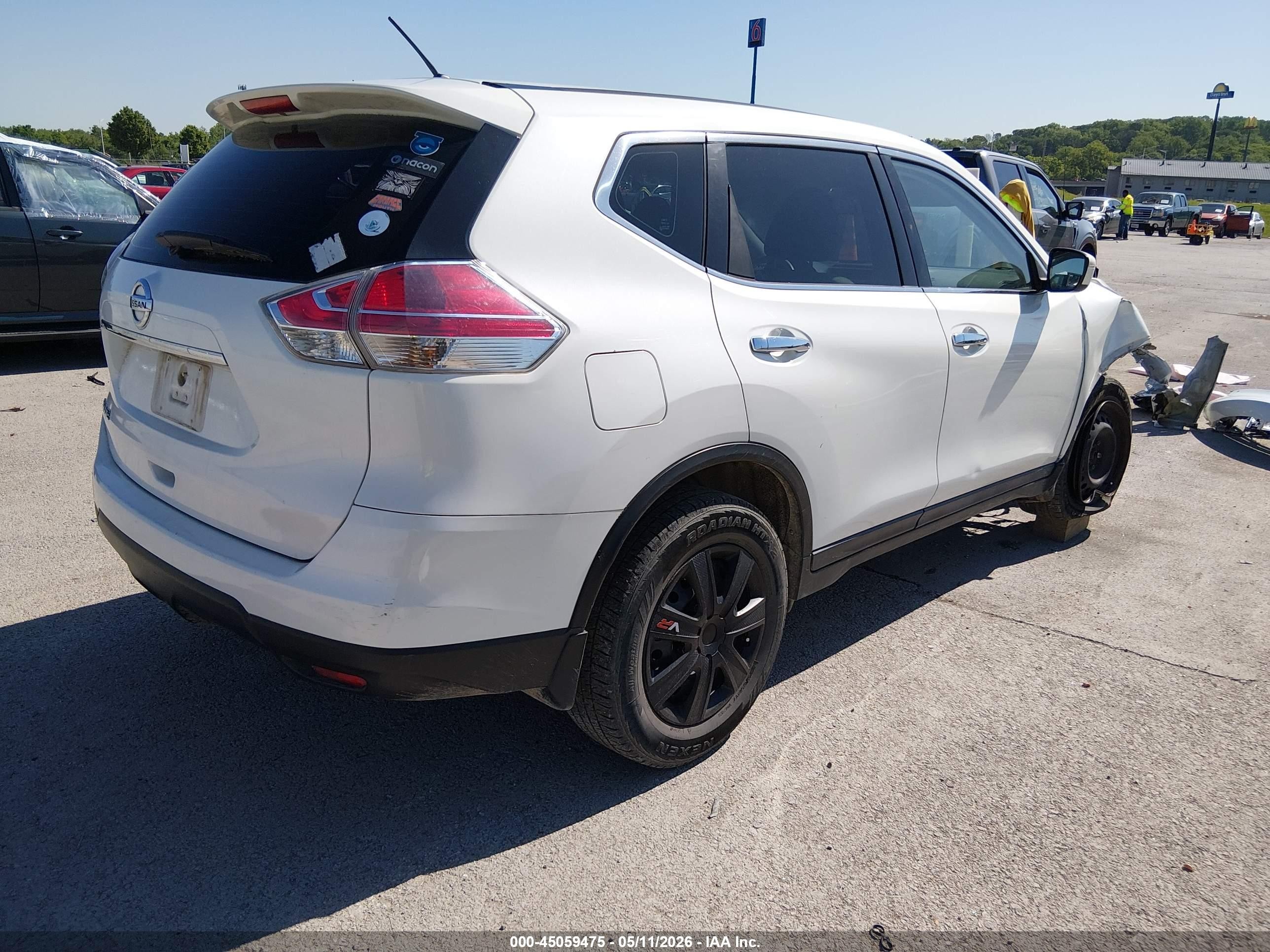 2015 Nissan Rogue S White vin: 5N1AT2MT3FC778890