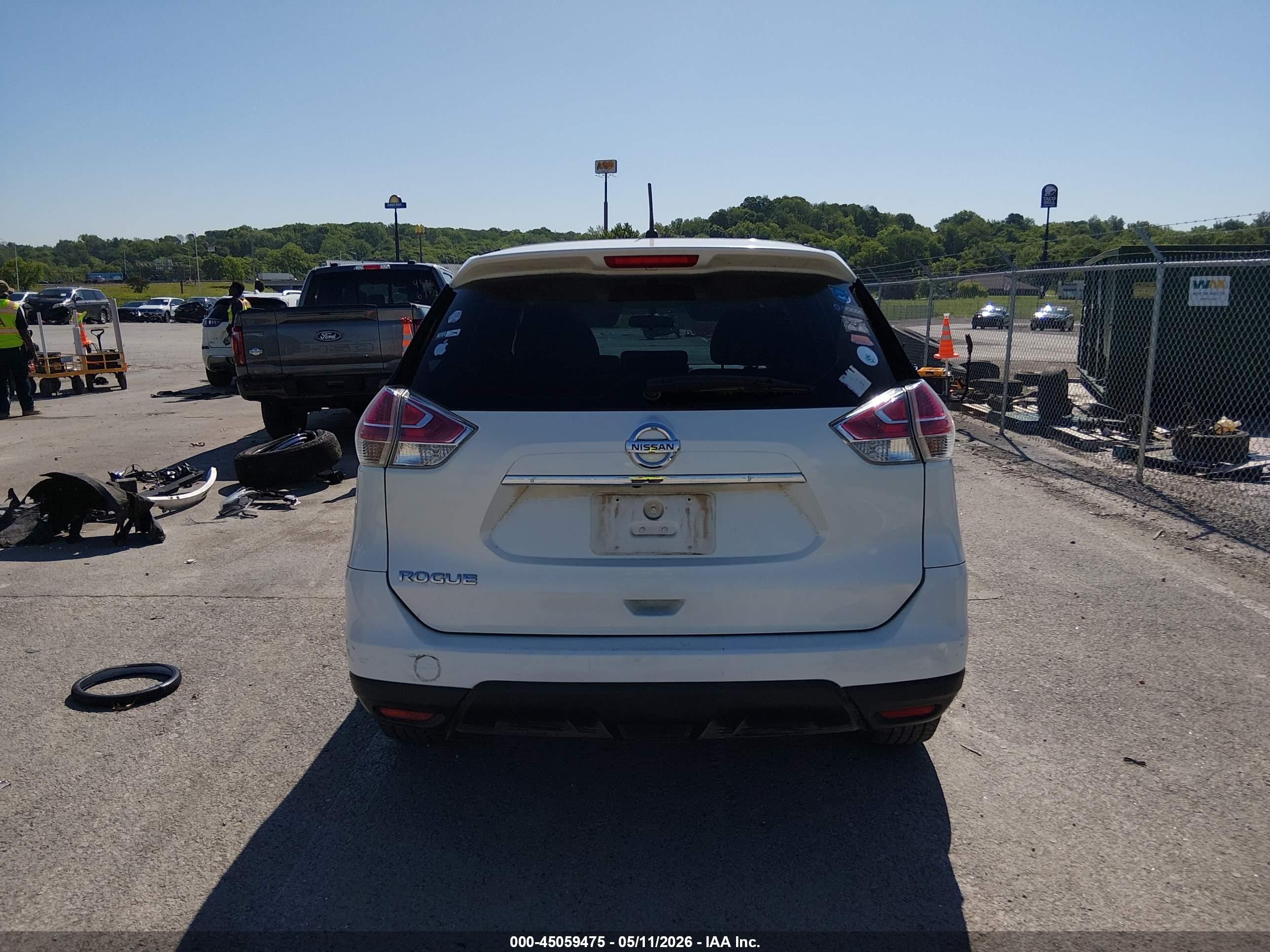 2015 Nissan Rogue S White vin: 5N1AT2MT3FC778890