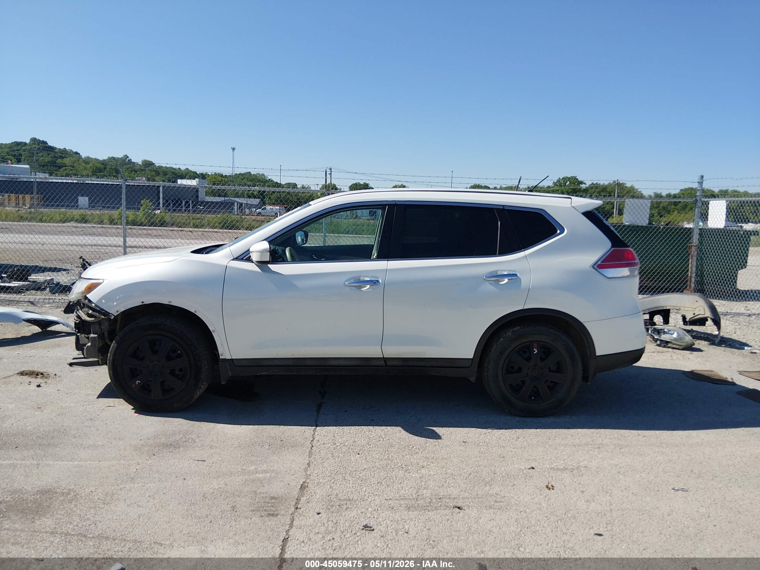 2015 Nissan Rogue S White vin: 5N1AT2MT3FC778890