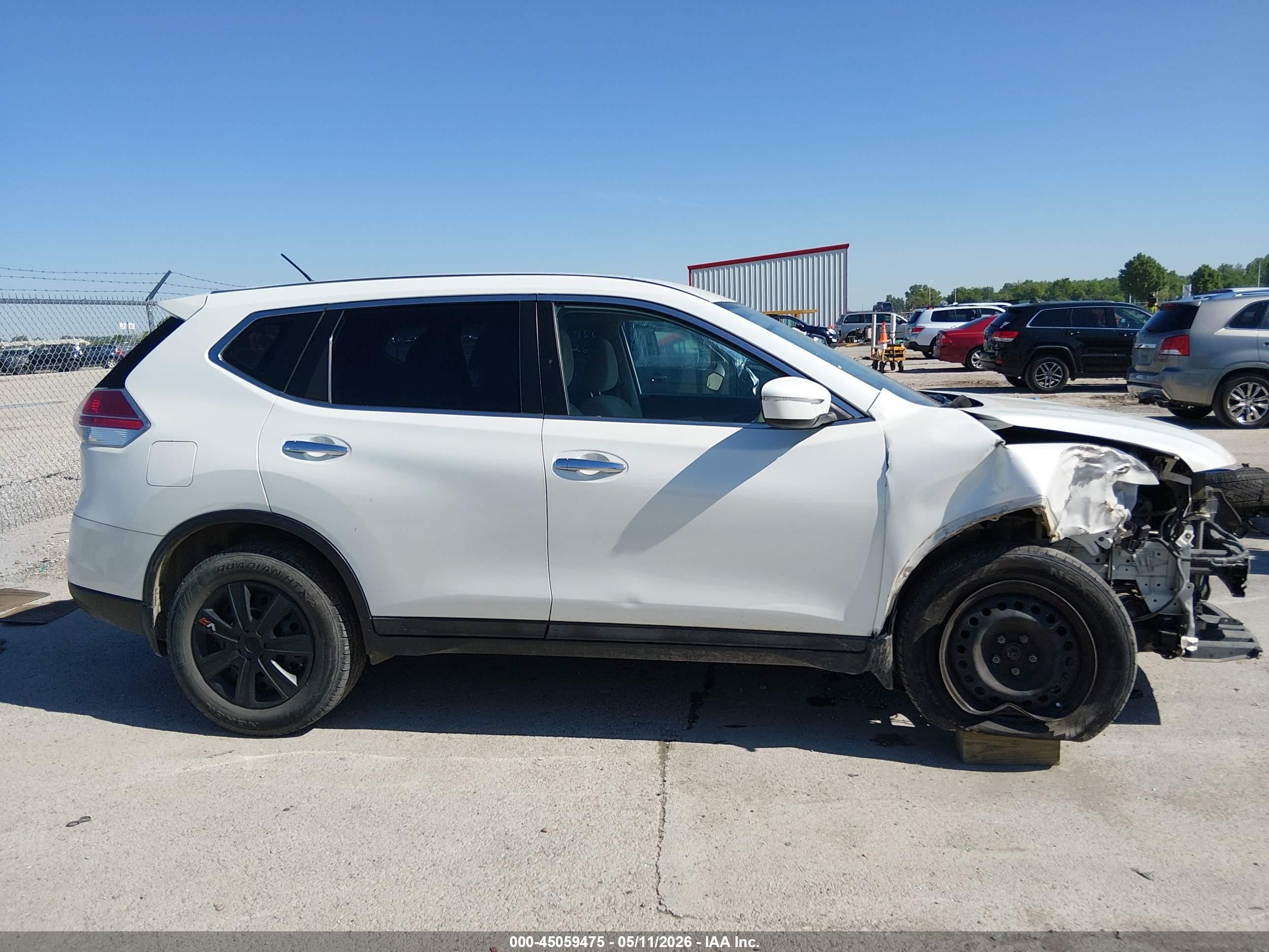 2015 Nissan Rogue S White vin: 5N1AT2MT3FC778890