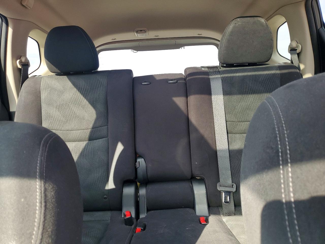 2015 Nissan Rogue Sv Серый vin: 5N1AT2MT3FC812634