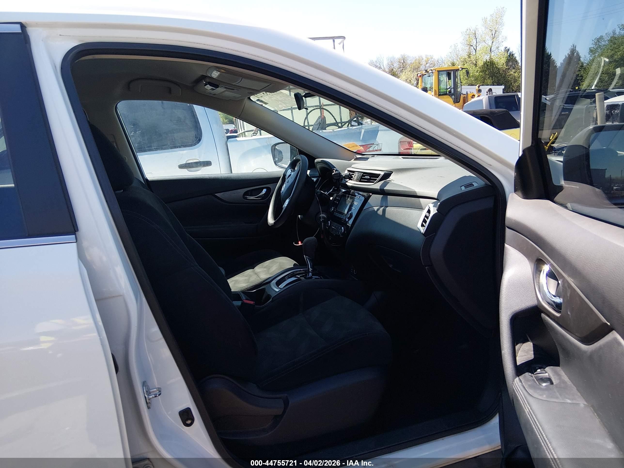 2015 Nissan Rogue S White vin: 5N1AT2MT3FC858867