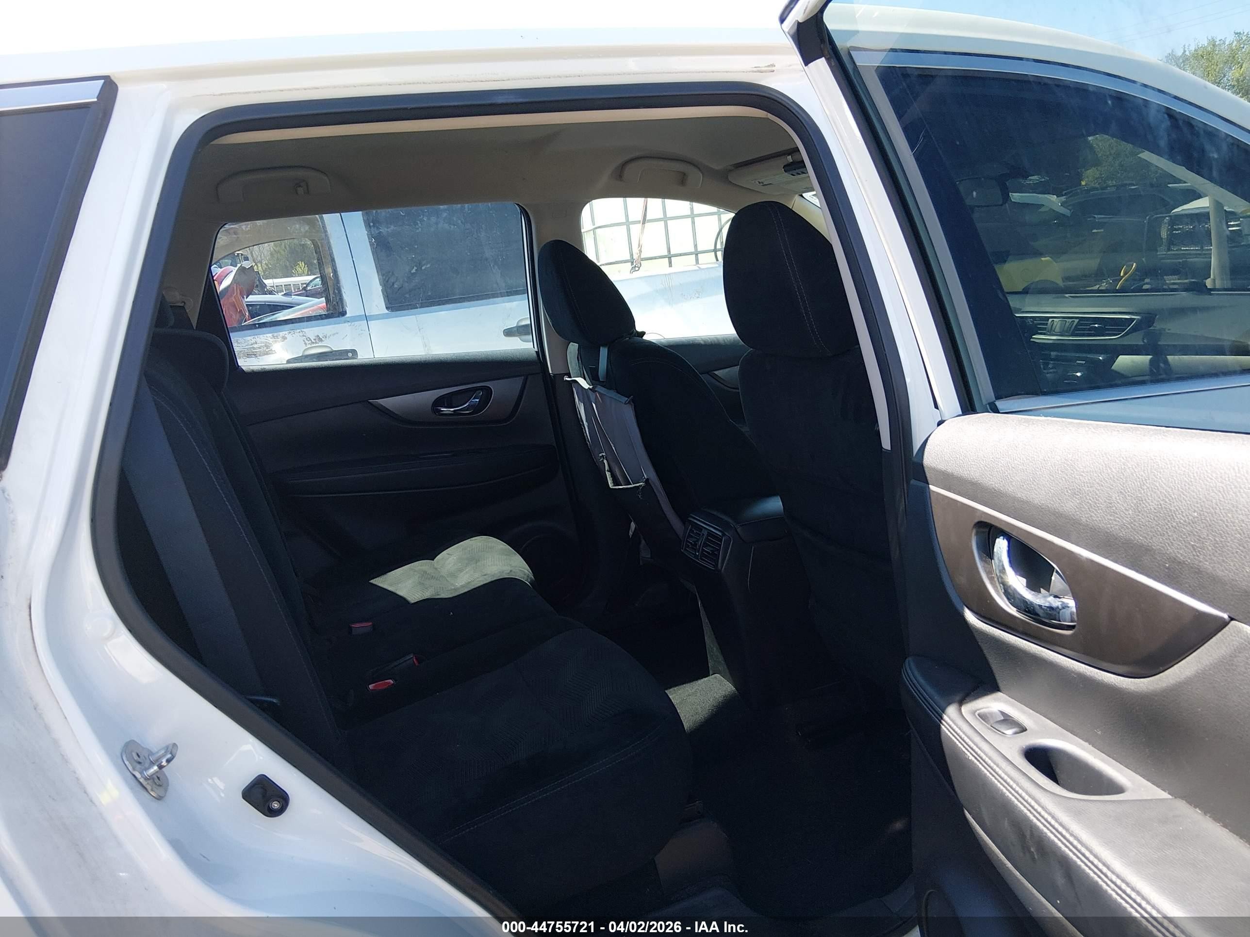 2015 Nissan Rogue S White vin: 5N1AT2MT3FC858867
