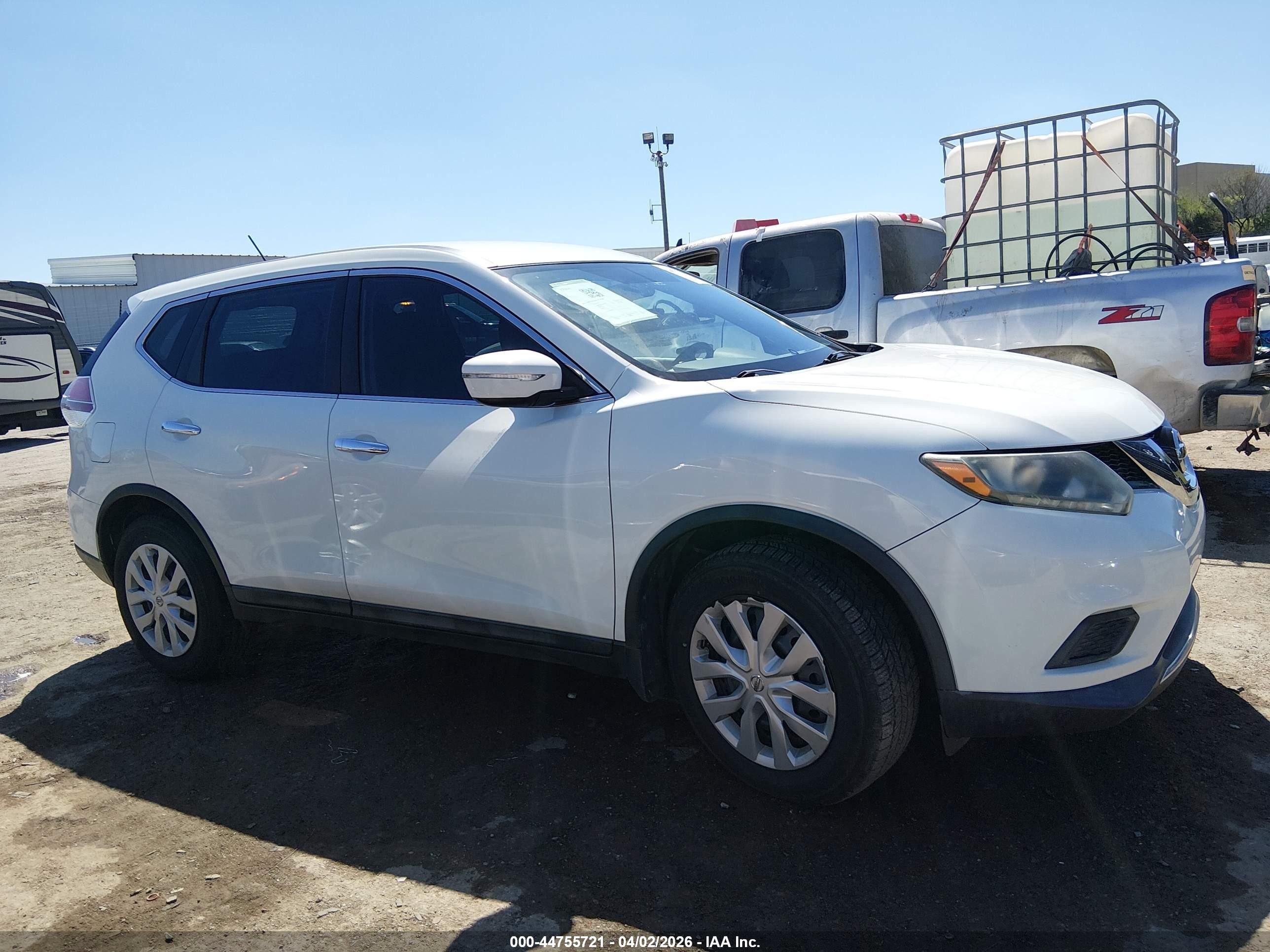 2015 Nissan Rogue S White vin: 5N1AT2MT3FC858867