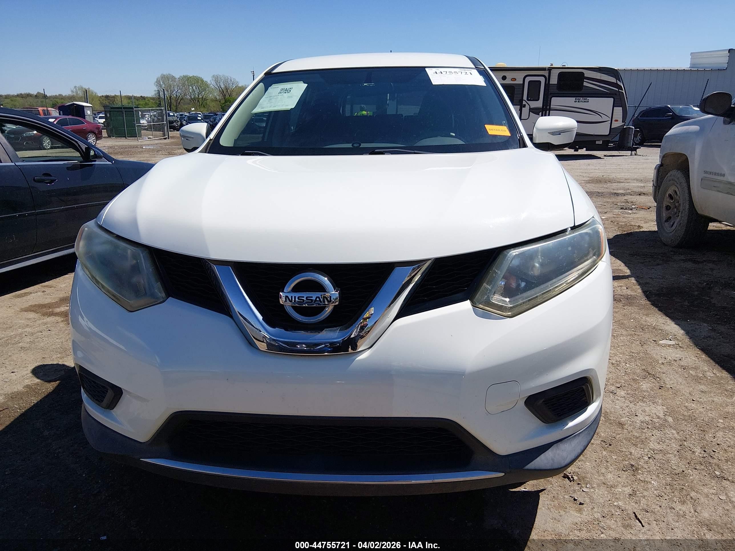 2015 Nissan Rogue S White vin: 5N1AT2MT3FC858867
