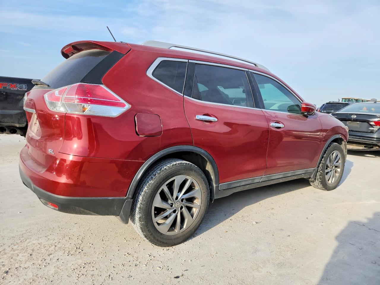 2015 Nissan Rogue Burgundy vin: 5N1AT2MT3FC884661