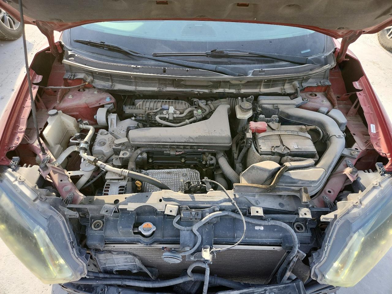 2015 Nissan Rogue Burgundy vin: 5N1AT2MT3FC884661