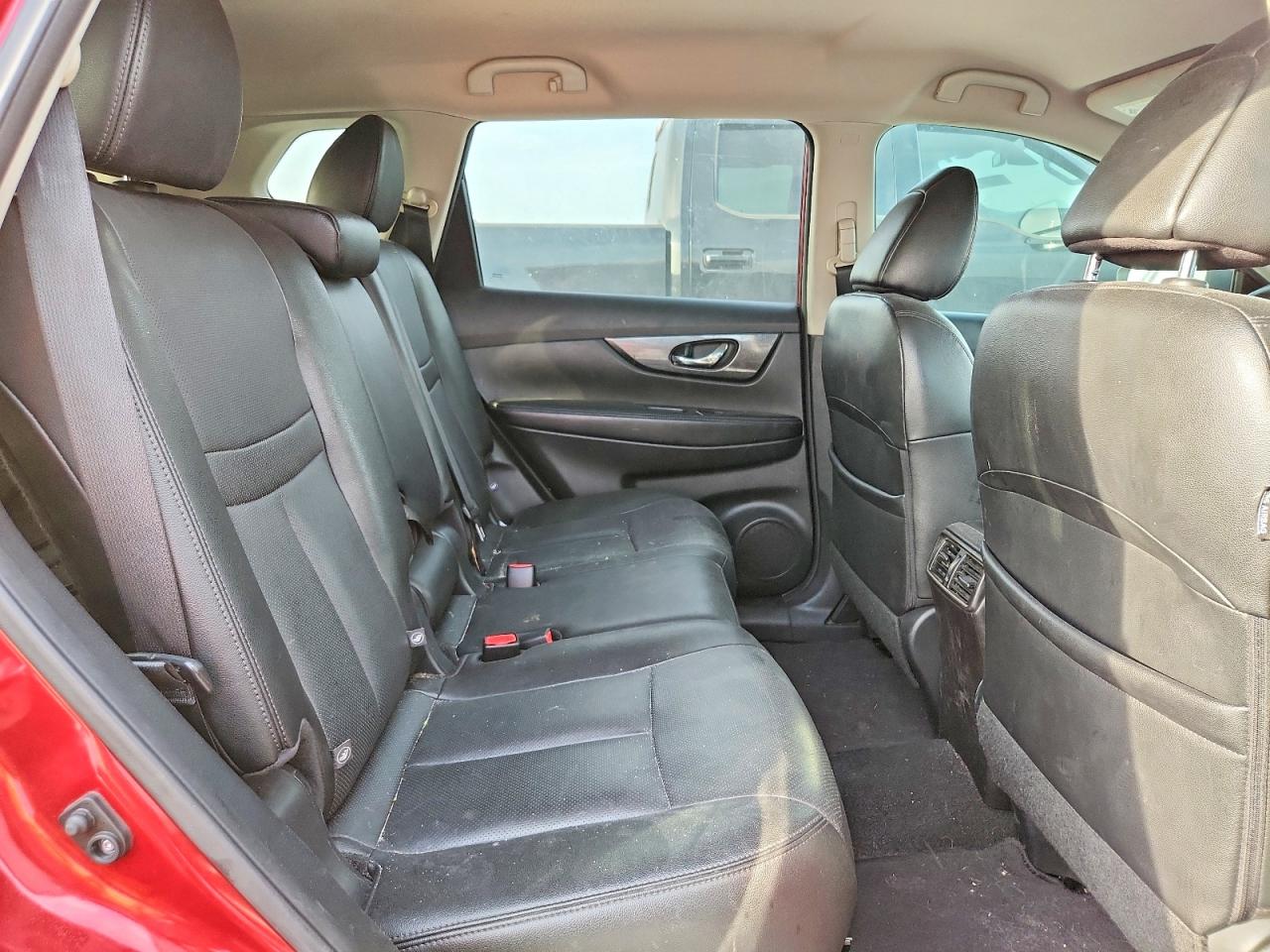 2015 Nissan Rogue Burgundy vin: 5N1AT2MT3FC884661
