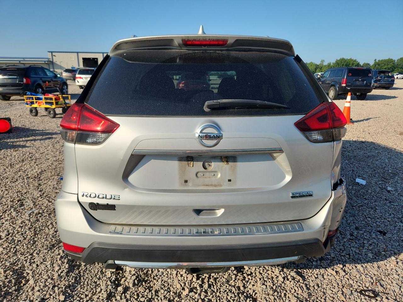 2019 Nissan Rogue S Серебряный vin: 5N1AT2MT3KC748377