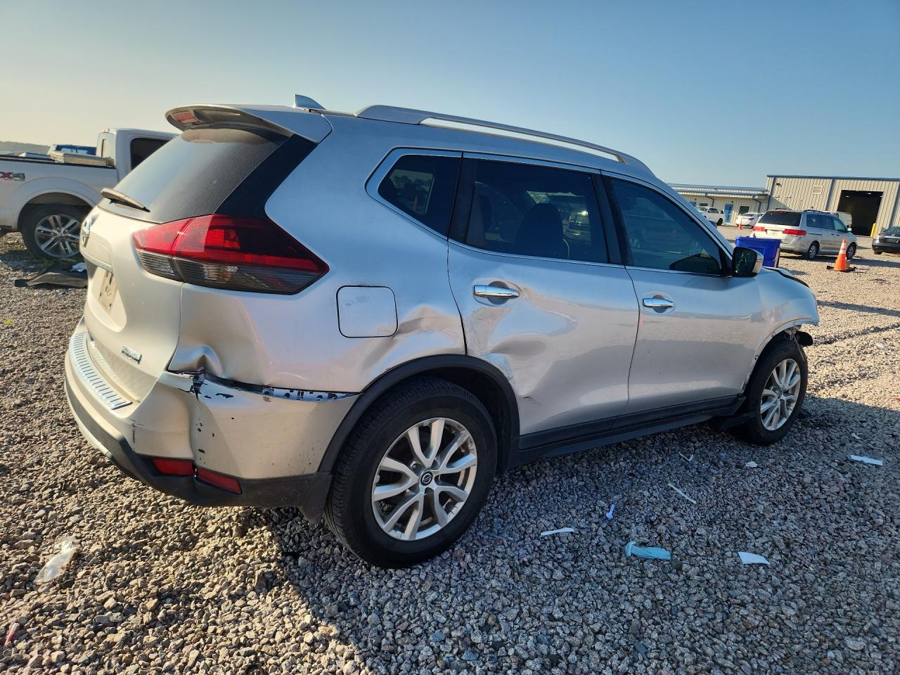 2019 Nissan Rogue S Серебряный vin: 5N1AT2MT3KC748377